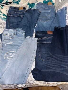American Eagle Outfitters Skinny Jeans Bundle - Light Blue to Dark Blue Washes